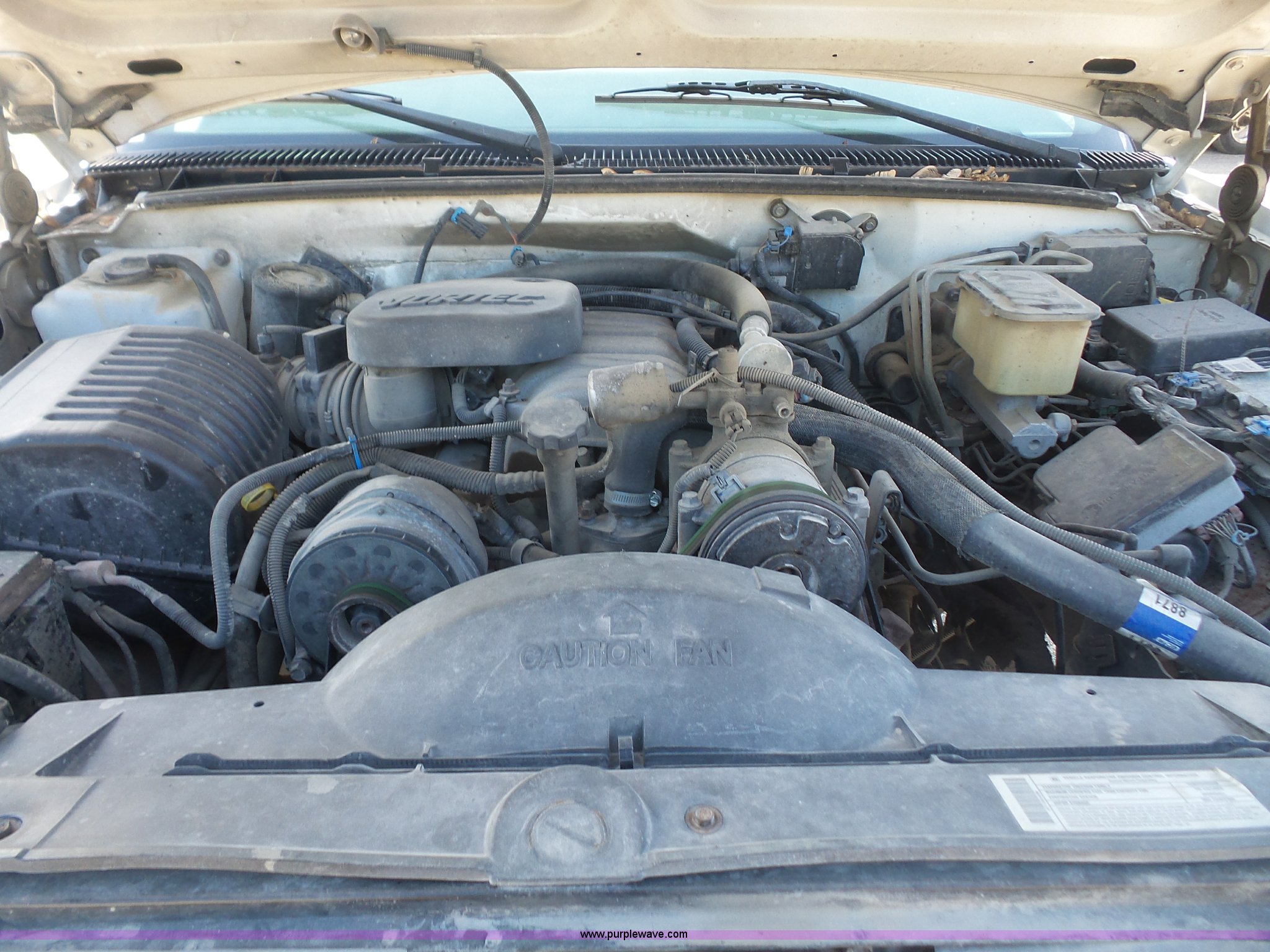 2000 Chevrolet 3500HD flatbed pickup truck in Kansas City, KS Item