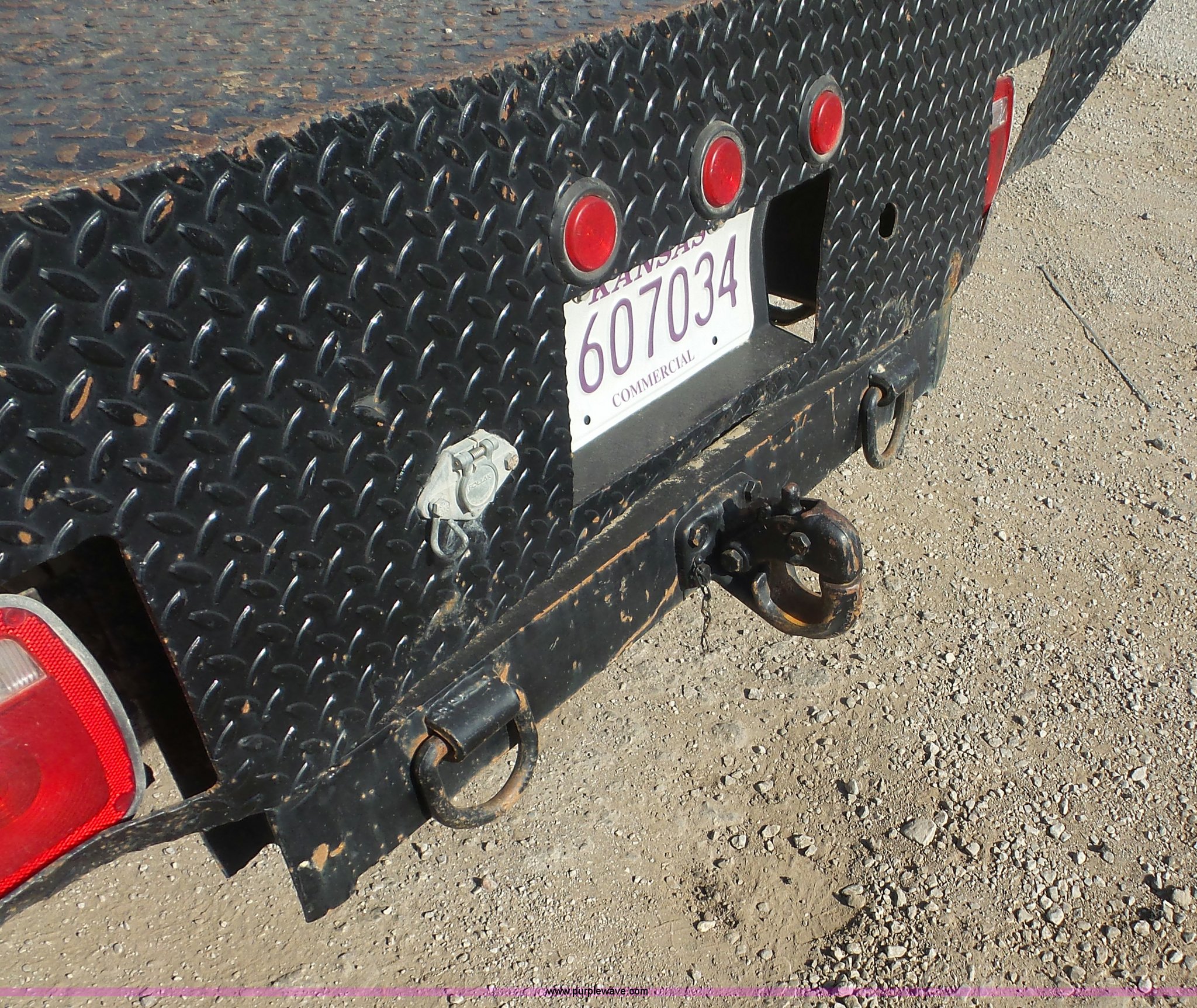 2000 Chevrolet 3500HD flatbed pickup truck in Kansas City, KS Item