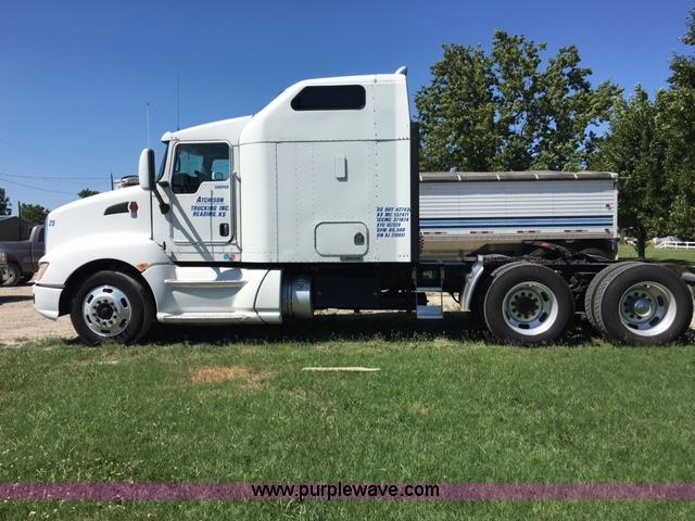 image for item F1653 2008 Kenworth T660 semi truck
