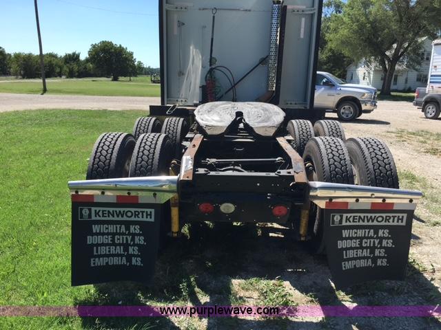 image for item F1653 2008 Kenworth T660 semi truck