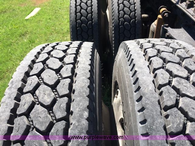 image for item F1653 2008 Kenworth T660 semi truck