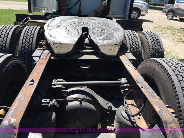 image for item F1653 2008 Kenworth T660 semi truck