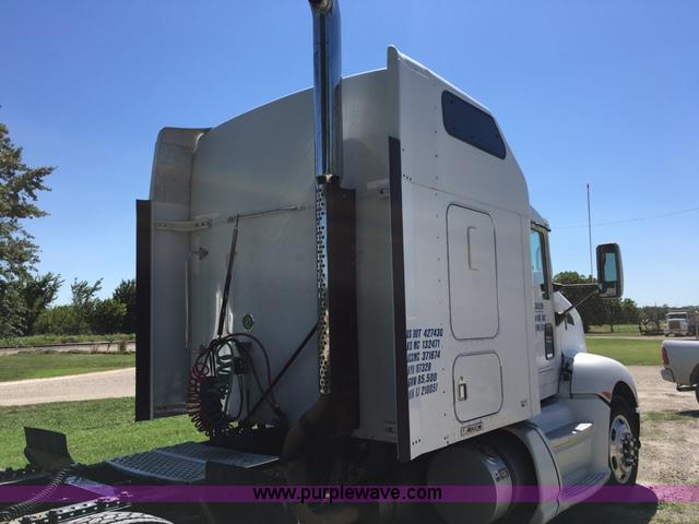 image for item F1653 2008 Kenworth T660 semi truck