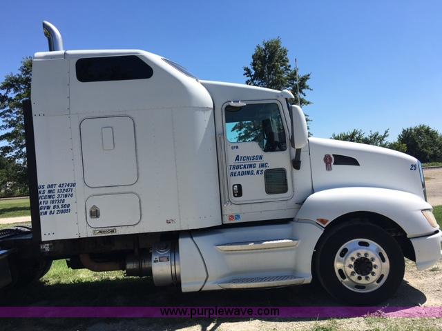 image for item F1653 2008 Kenworth T660 semi truck