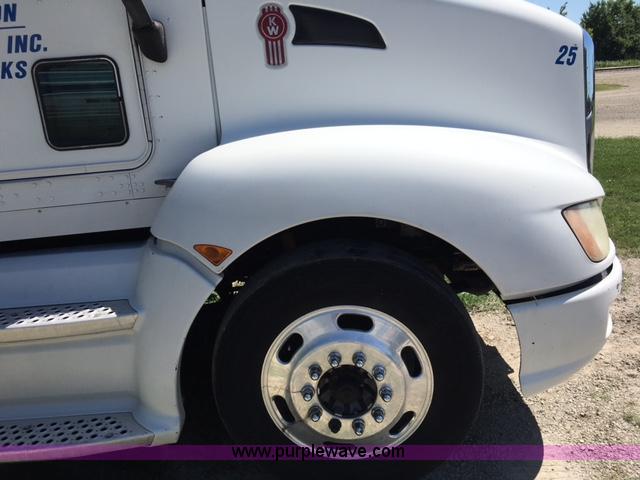 image for item F1653 2008 Kenworth T660 semi truck