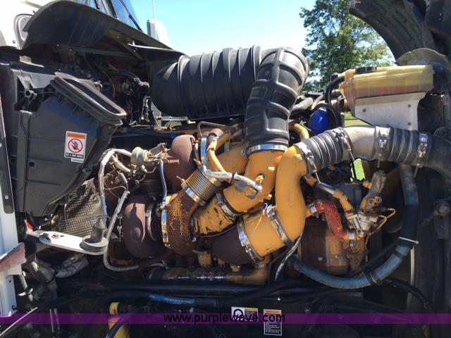 image for item F1653 2008 Kenworth T660 semi truck