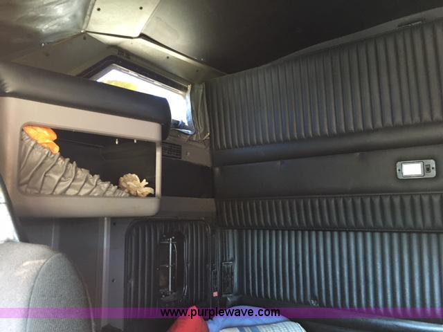 image for item F1653 2008 Kenworth T660 semi truck