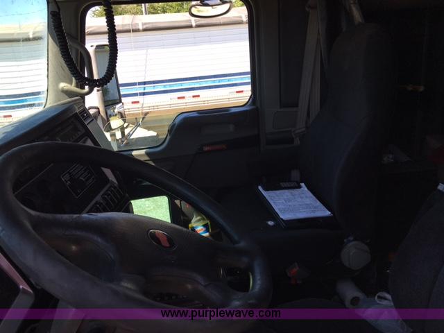 image for item F1653 2008 Kenworth T660 semi truck
