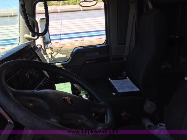 image for item F1653 2008 Kenworth T660 semi truck