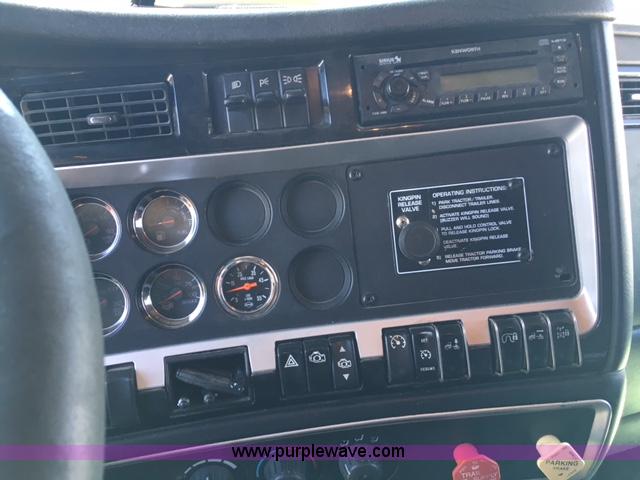 image for item F1653 2008 Kenworth T660 semi truck