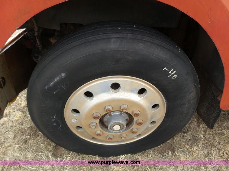 image for item J6216 1986 Volvo White semi truck