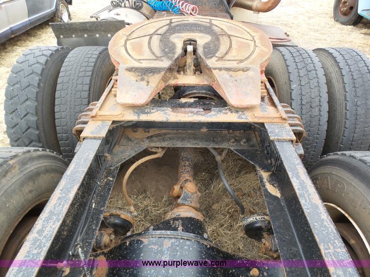 image for item J6216 1986 Volvo White semi truck