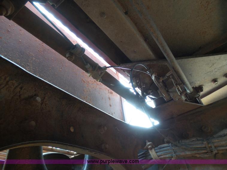 image for item J6216 1986 Volvo White semi truck