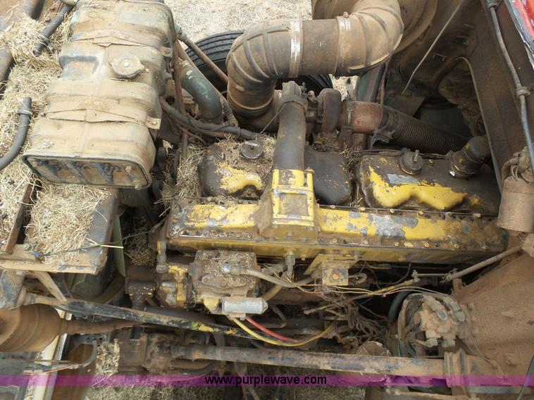 image for item J6216 1986 Volvo White semi truck