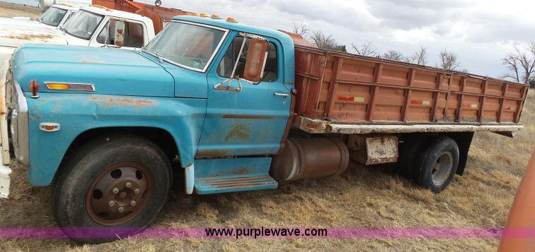 image for item J6217 1970 Ford F600 grain truck