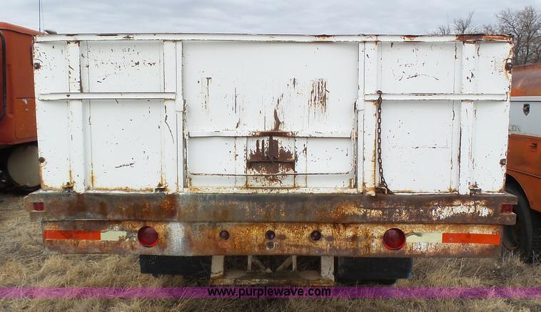 image for item J6217 1970 Ford F600 grain truck