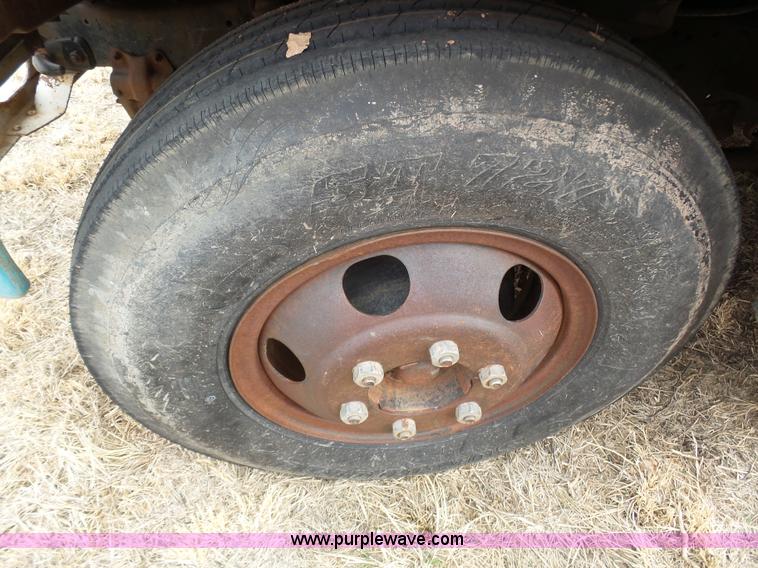 image for item J6217 1970 Ford F600 grain truck