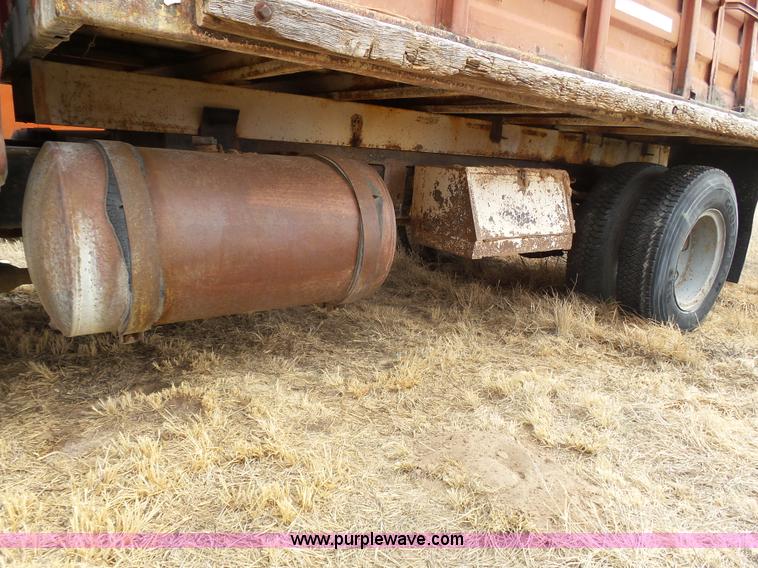 image for item J6217 1970 Ford F600 grain truck