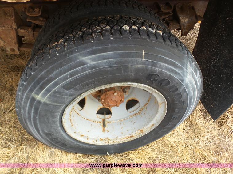 image for item J6217 1970 Ford F600 grain truck