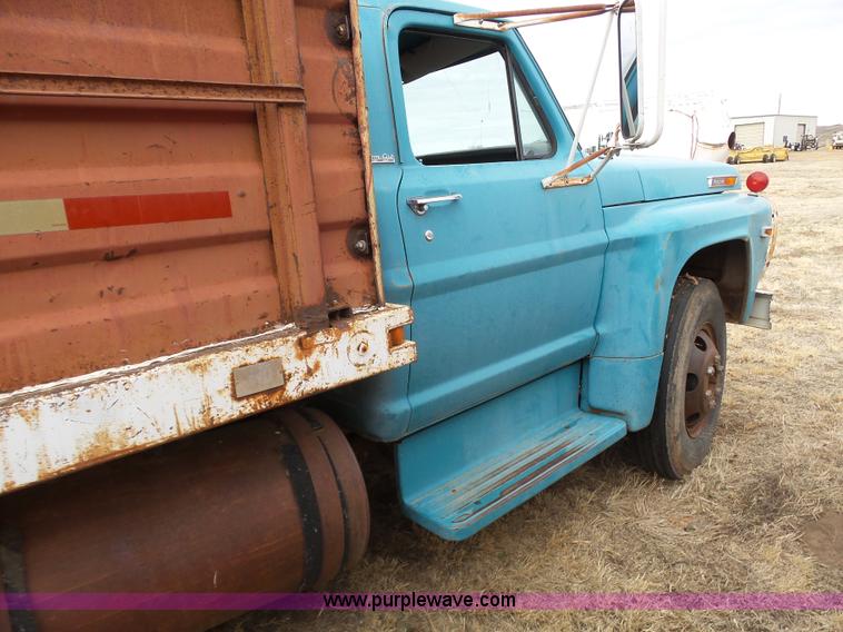 image for item J6217 1970 Ford F600 grain truck