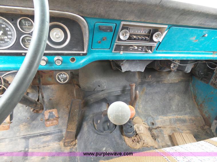 image for item J6217 1970 Ford F600 grain truck