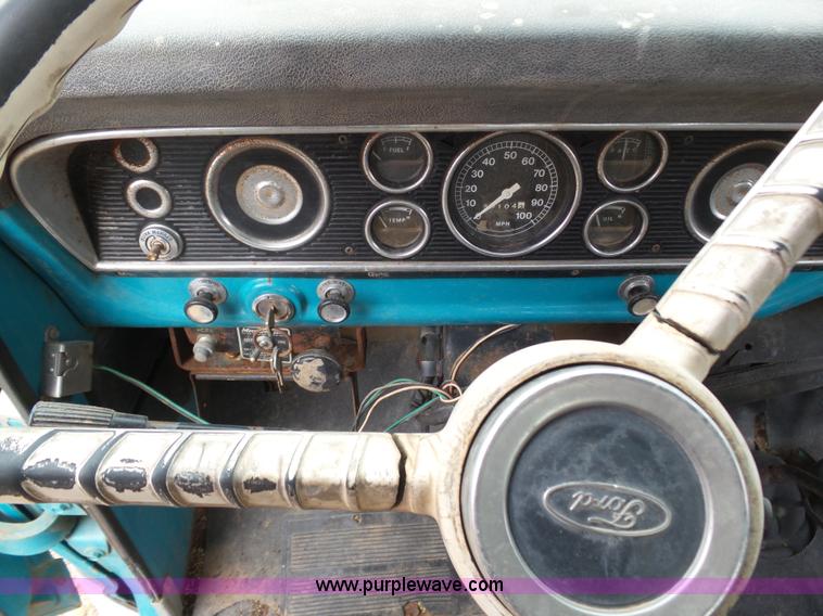 image for item J6217 1970 Ford F600 grain truck