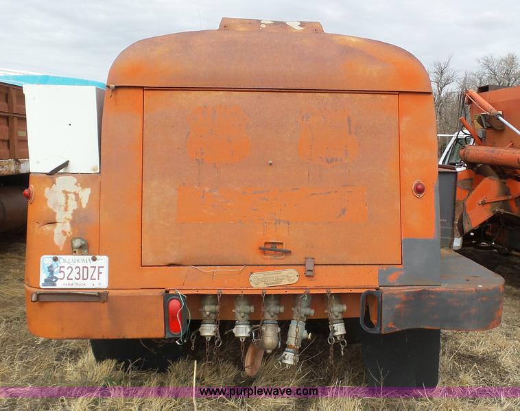 image for item J6218 1975 Ford F600 fuel truck