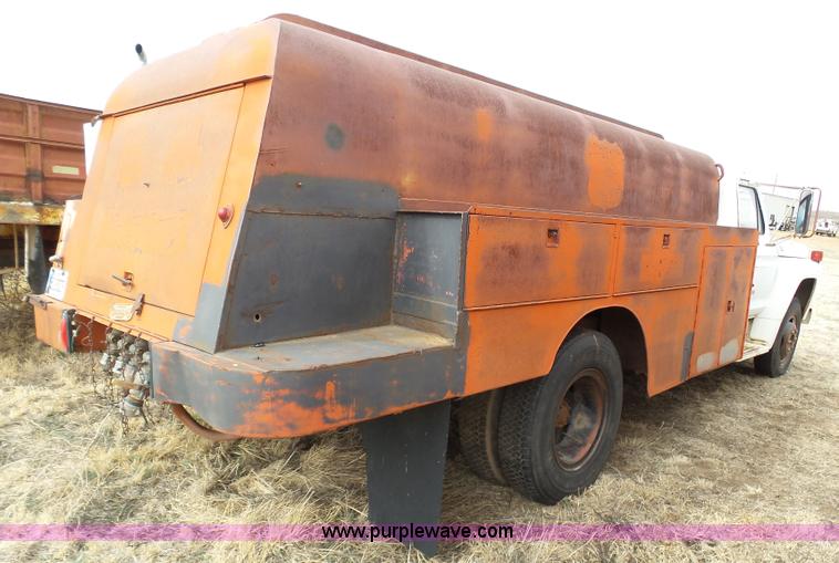 image for item J6218 1975 Ford F600 fuel truck