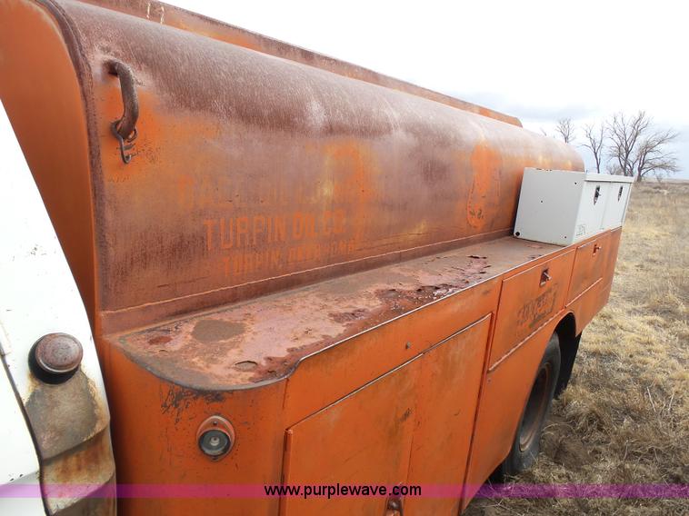 image for item J6218 1975 Ford F600 fuel truck
