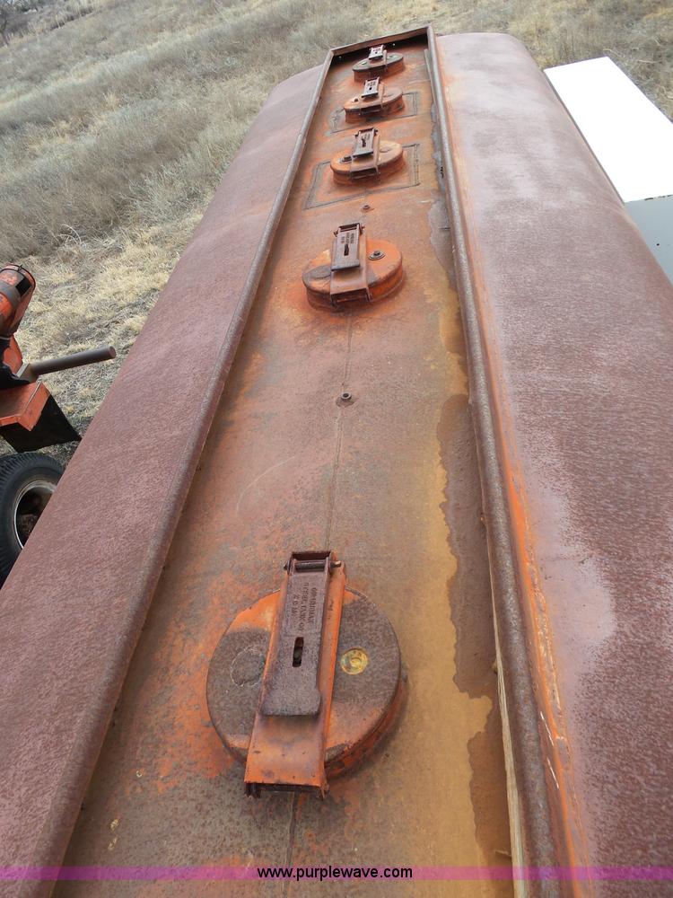 image for item J6218 1975 Ford F600 fuel truck