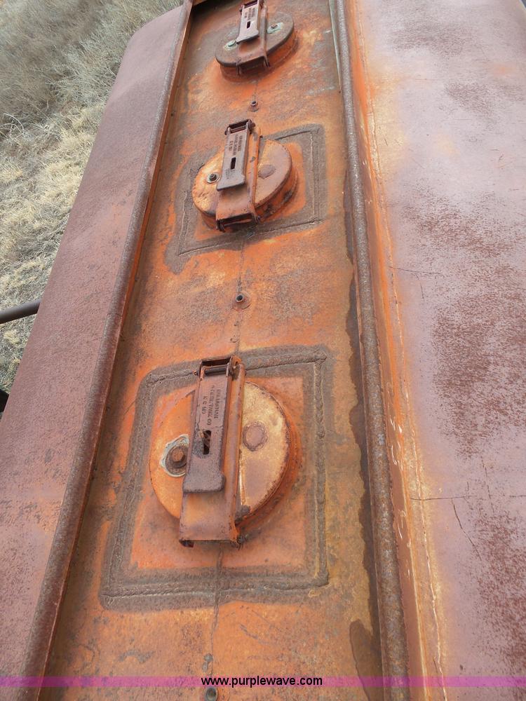 image for item J6218 1975 Ford F600 fuel truck