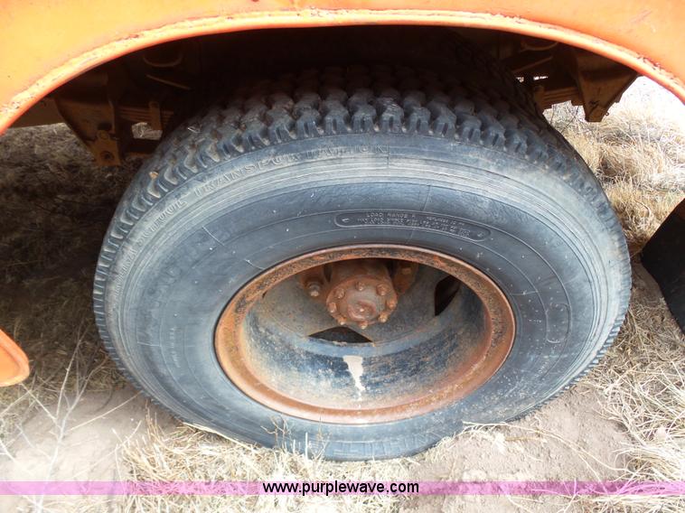 image for item J6218 1975 Ford F600 fuel truck