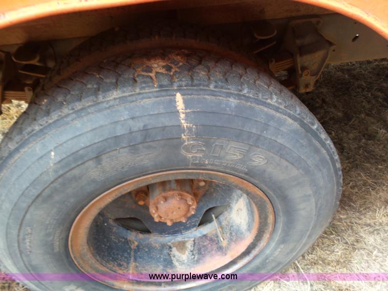 image for item J6218 1975 Ford F600 fuel truck