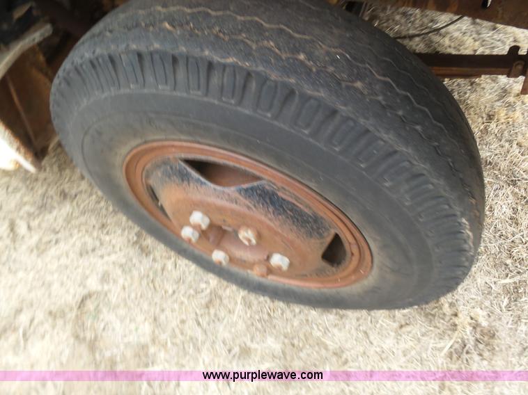 image for item J6218 1975 Ford F600 fuel truck