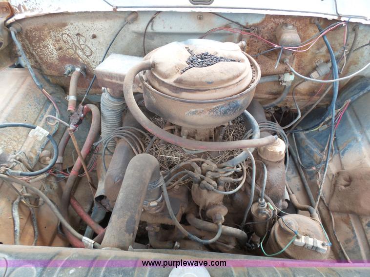 image for item J6218 1975 Ford F600 fuel truck