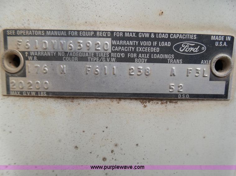 image for item J6218 1975 Ford F600 fuel truck