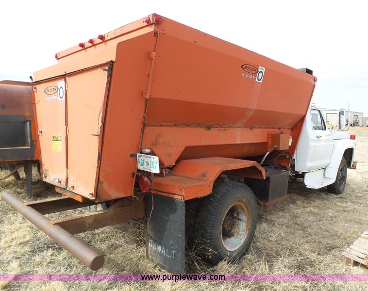 image for item J6219 1973 Ford F756 feed delivery truck