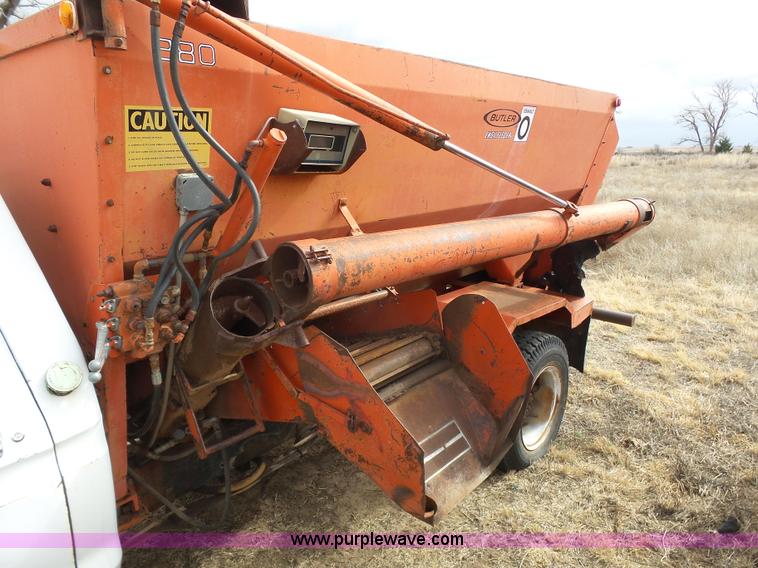 image for item J6219 1973 Ford F756 feed delivery truck