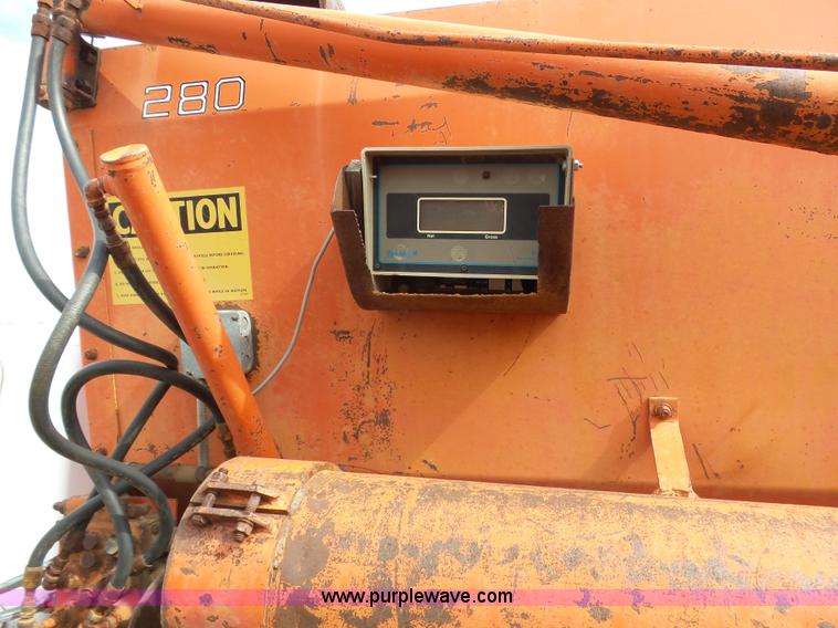 image for item J6219 1973 Ford F756 feed delivery truck