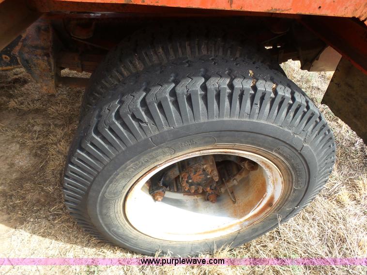 image for item J6219 1973 Ford F756 feed delivery truck