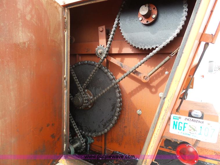 image for item J6219 1973 Ford F756 feed delivery truck