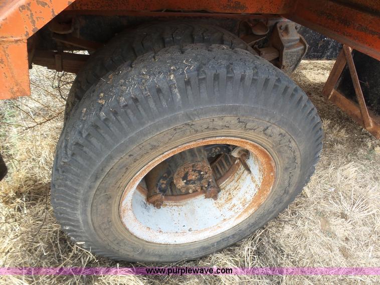 image for item J6219 1973 Ford F756 feed delivery truck