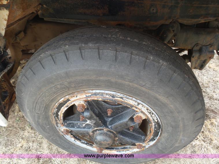 image for item J6219 1973 Ford F756 feed delivery truck