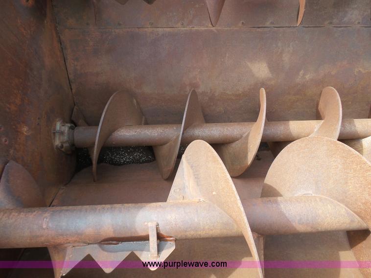 image for item J6219 1973 Ford F756 feed delivery truck