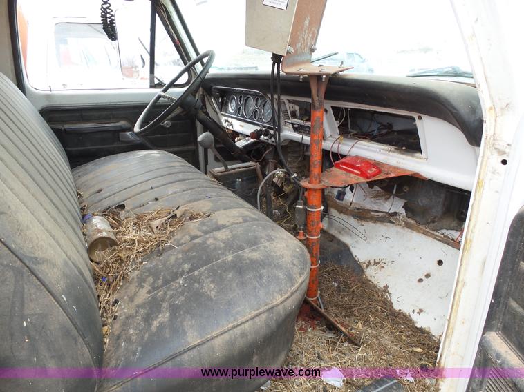 image for item J6219 1973 Ford F756 feed delivery truck