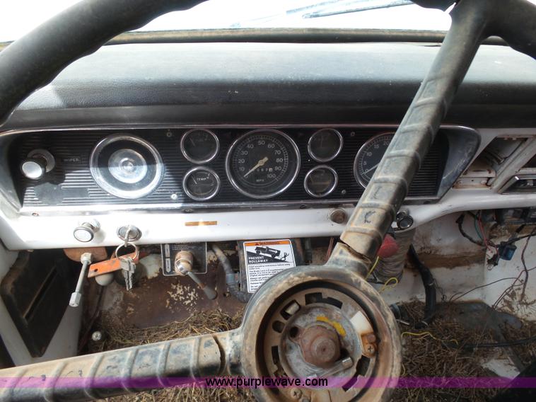 image for item J6219 1973 Ford F756 feed delivery truck