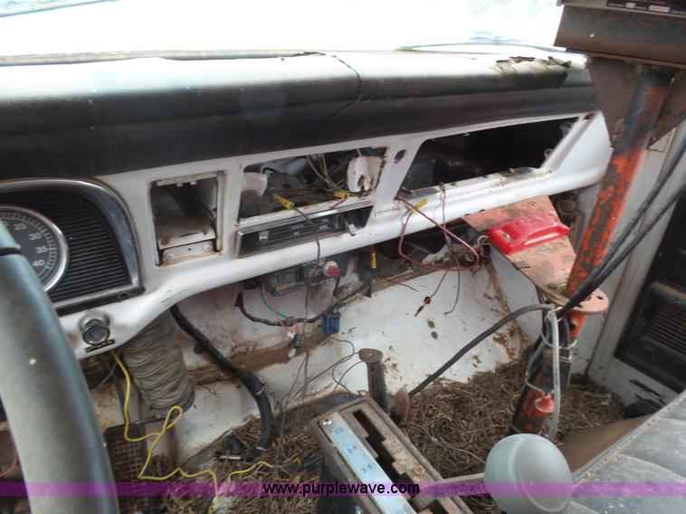 image for item J6219 1973 Ford F756 feed delivery truck