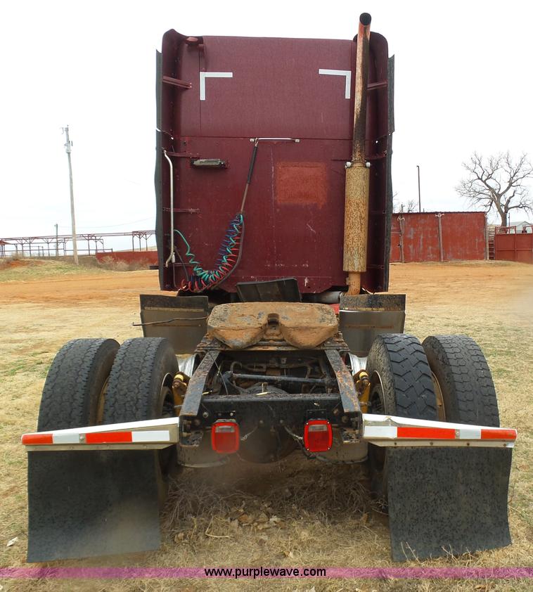 image for item J6228 1997 Freightliner Century Class semi truck