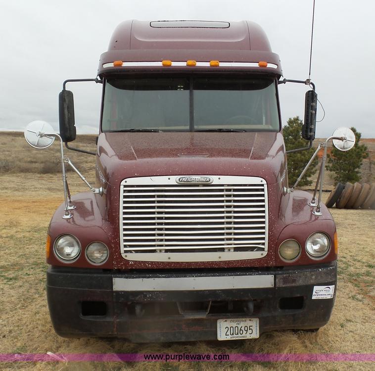 image for item J6228 1997 Freightliner Century Class semi truck