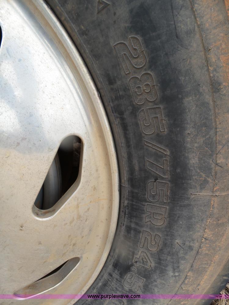 image for item J6228 1997 Freightliner Century Class semi truck